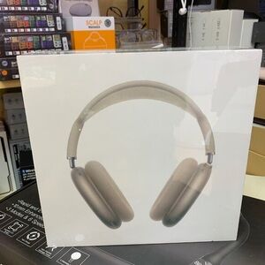 Apple AirPods Max With lightning Port Silver/white and Smart Case